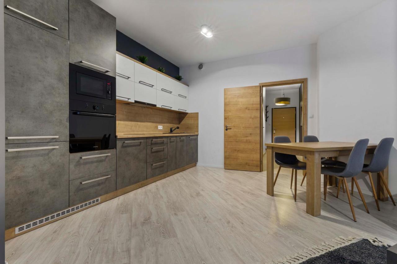 Apartamento Lam Anthracite W Ac & Balcony Bratislava Exterior foto
